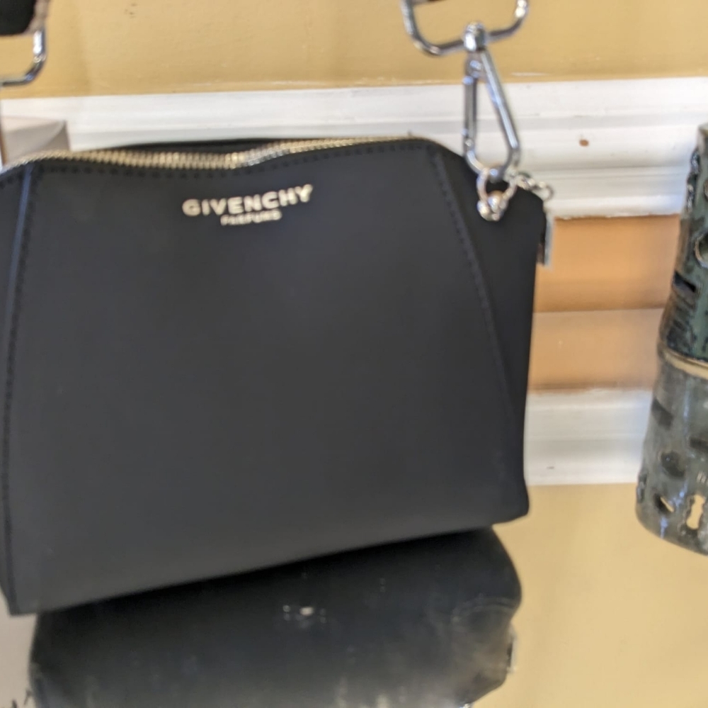 Givenchy pouch - Picture 7 of 16